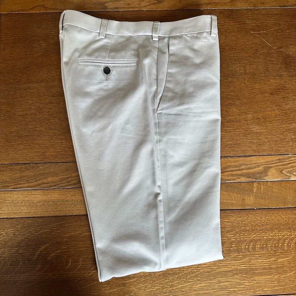 Haggar Khaki Pants 32x30 - Classic Fit - Picture 4 of 6